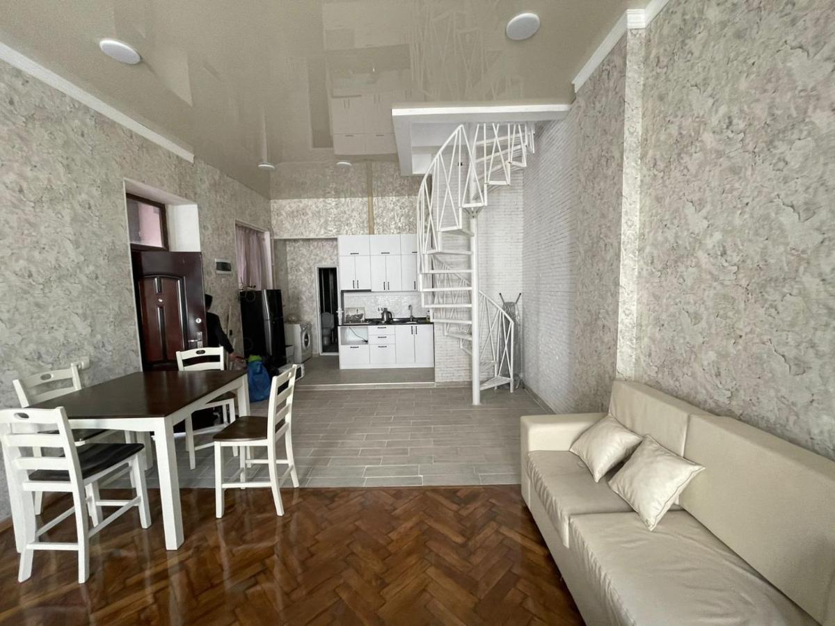 Центр Города Батуми Apartment Rustaveli 13 Bagian luar foto