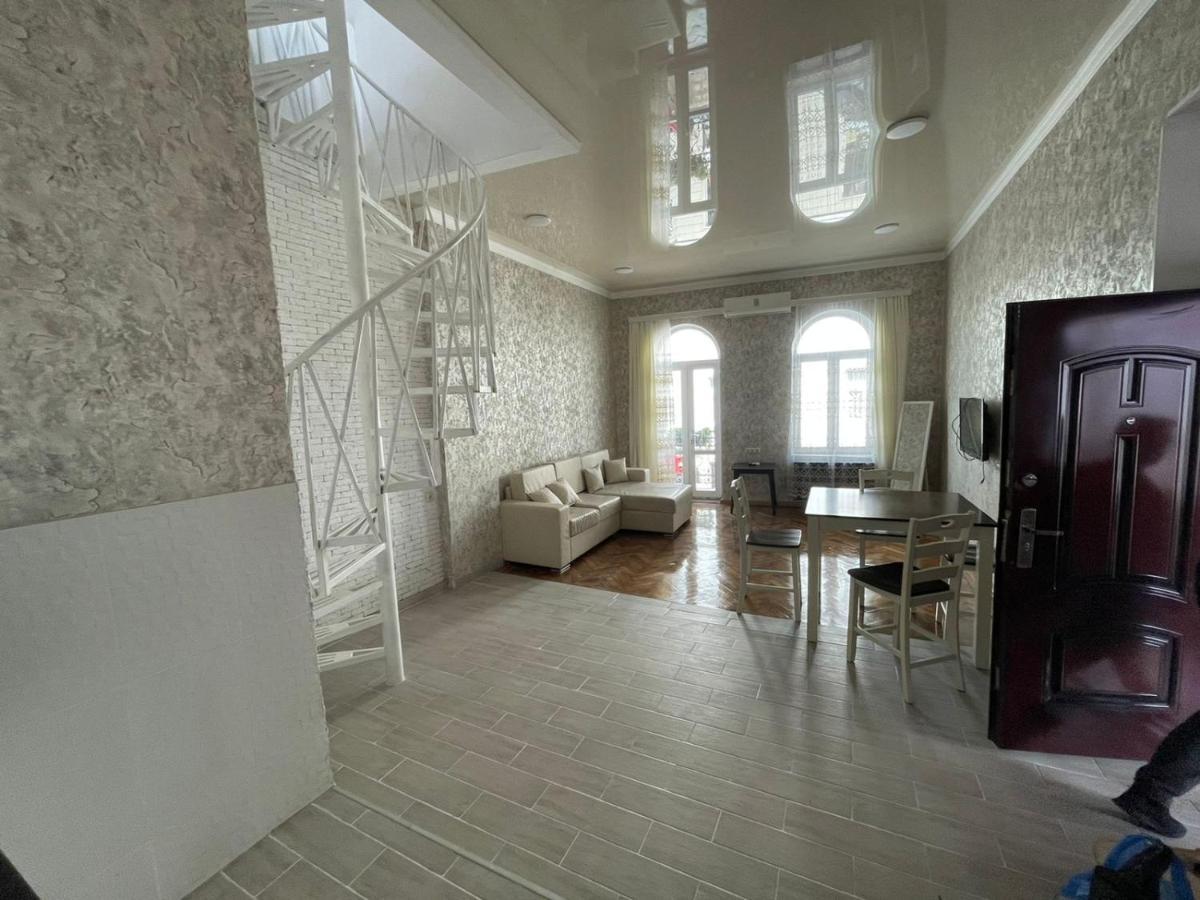 Центр Города Батуми Apartment Rustaveli 13 Bagian luar foto