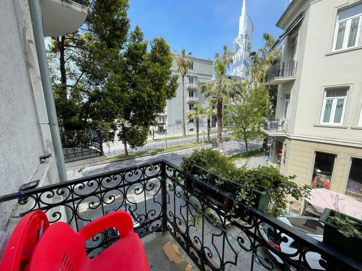 Центр Города Батуми Apartment Rustaveli 13 Bagian luar foto