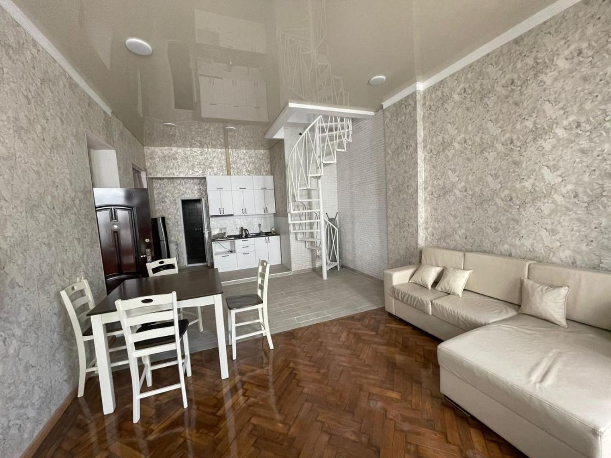 Центр Города Батуми Apartment Rustaveli 13 Bagian luar foto