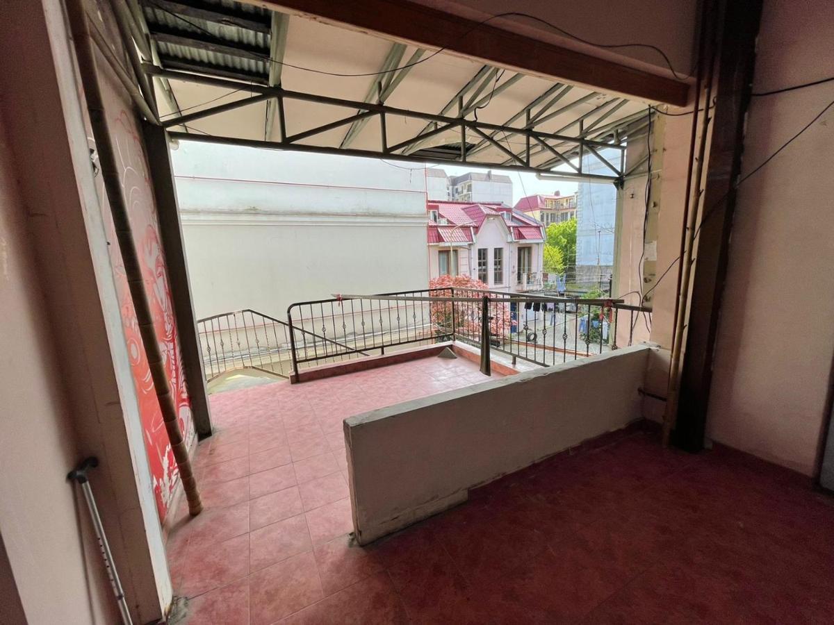 Центр Города Батуми Apartment Rustaveli 13 Bagian luar foto